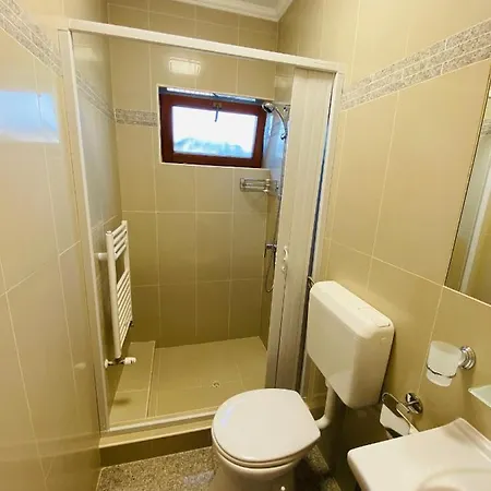 Linton Apartmanhaz - Siofok, Plazs 招待所 3*
